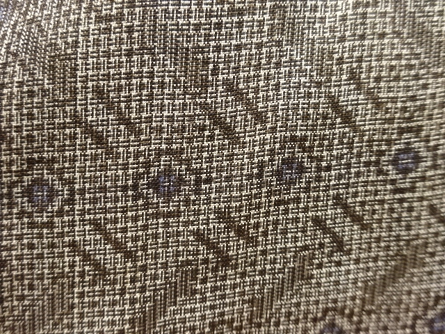 アンティーク　抽象模様織り出し本場泥大島紬着物(割り込み絣)